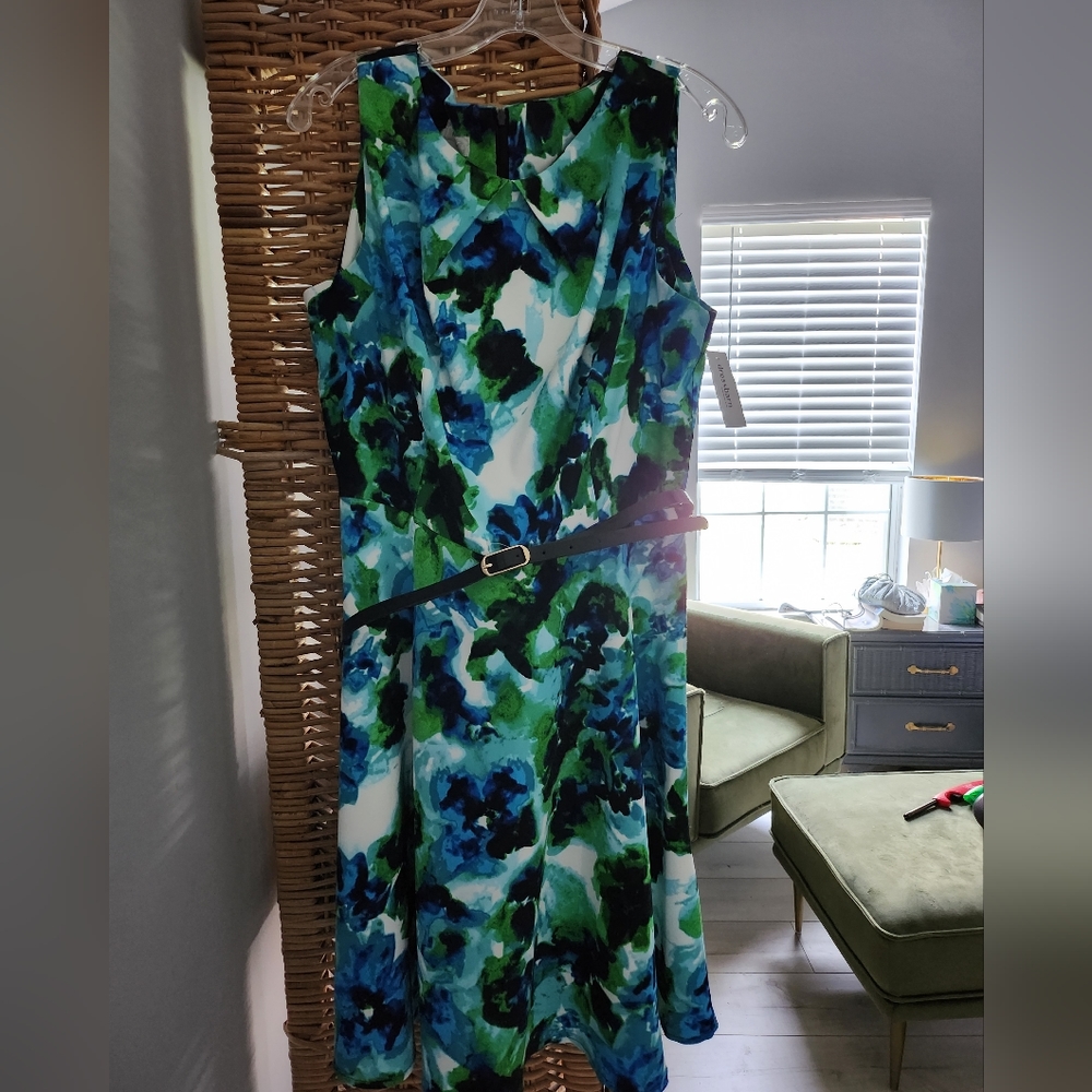 Sleeveless Floral Dress with Skinny belt